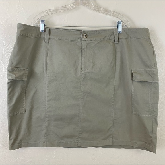 Torrid Size 20 Olive Green Cotton Cargo Pocket Zip-up Mini Skirt - Picture 1 of 6